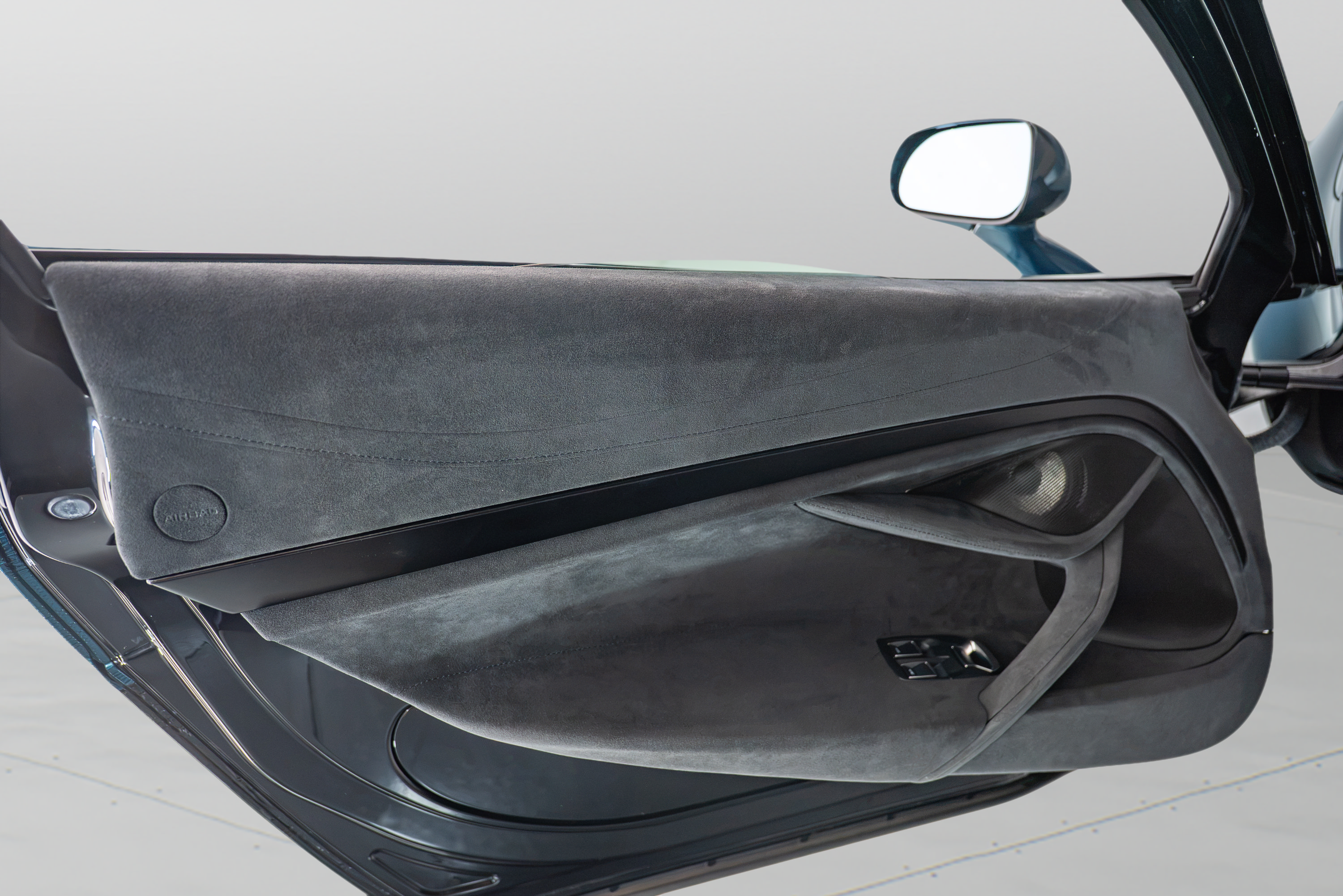 Used 2024 McLaren 750S RWD image 7