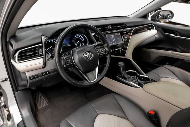 Used 2018 Toyota Camry XLE FWD image 3