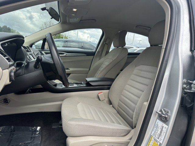 Used 2018 Ford Fusion SE image 11