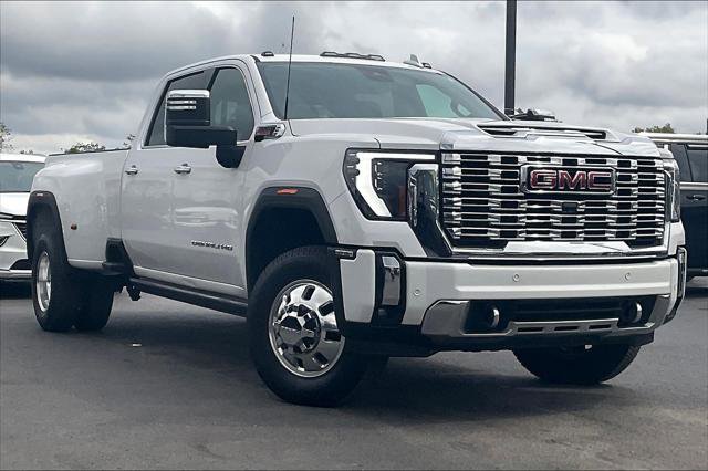 Used 2024 GMC Sierra 3500 Denali w/ Technology Package image 32