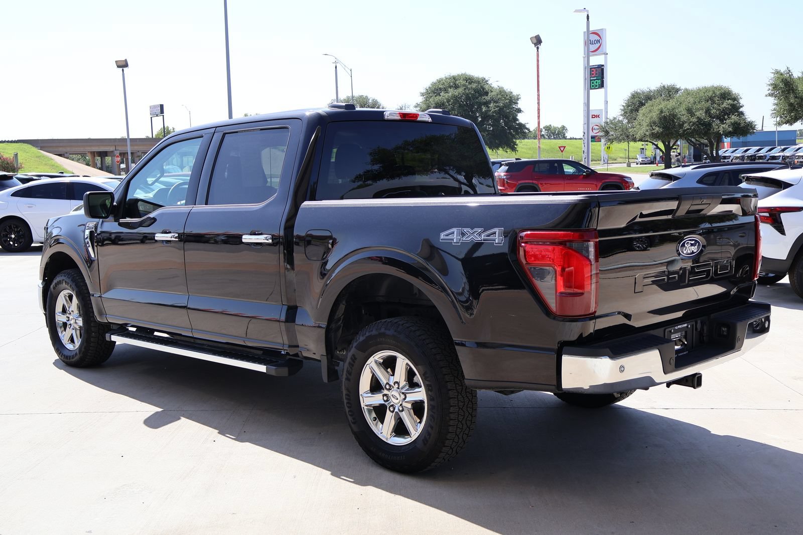 Used 2025 Ford F150 XLT w/ Equipment Group 301A Standard AWD/4WD image 11