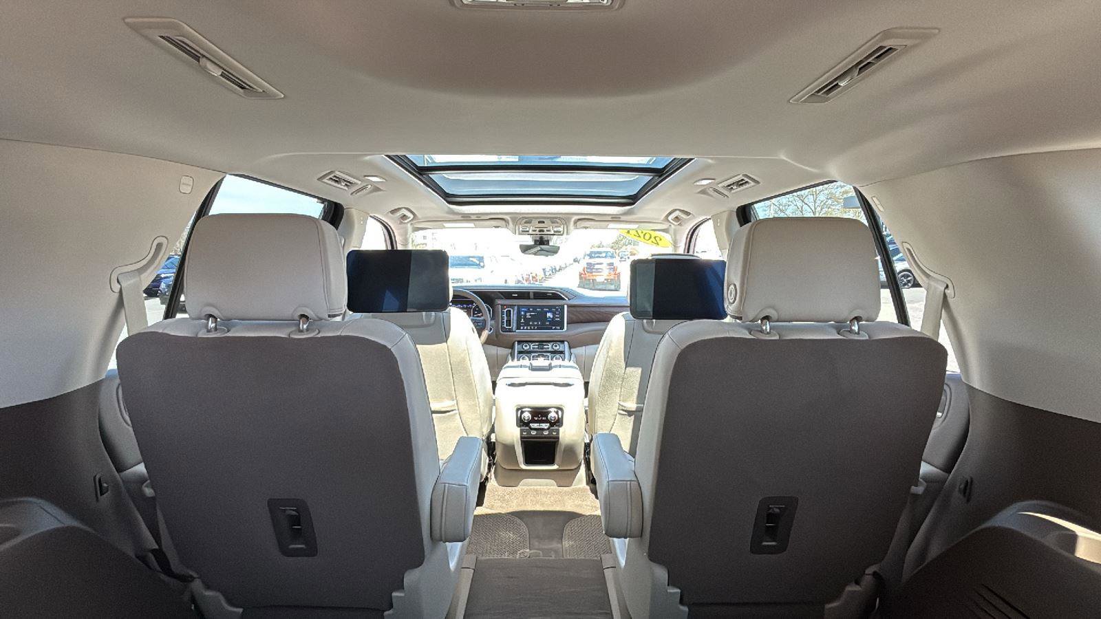 Used 2021 GMC Yukon Denali w/ Denali Ultimate Package AWD/4WD image 32
