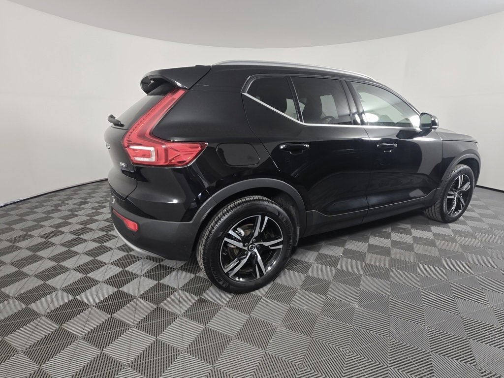 Certified 2025 Volvo XC40 B5 Core image 5