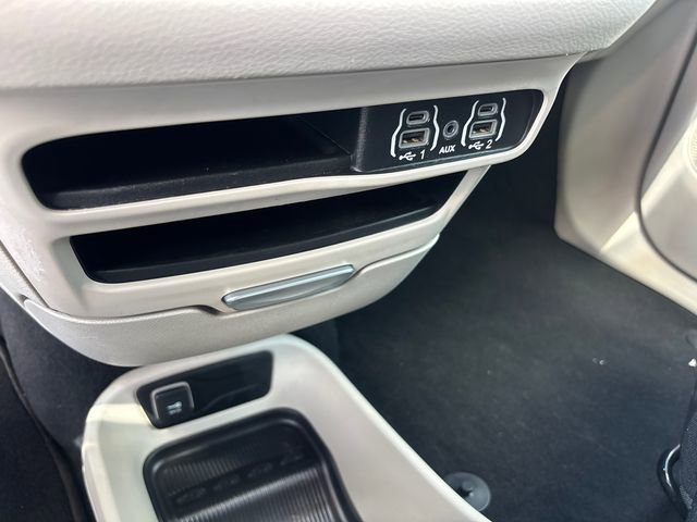 Used 2023 Chrysler Pacifica Touring-L FWD image 25