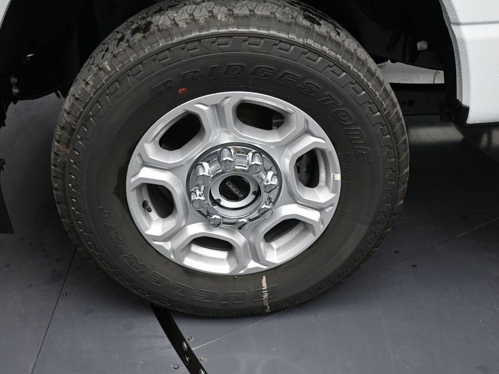 New 2026 Ford F350 4x4 SuperCab Super Duty image 13