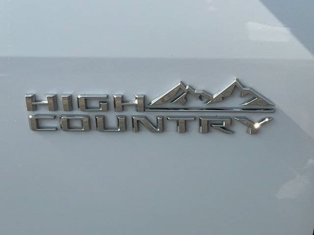 Used 2022 Chevrolet Traverse High Country AWD/4WD image 43