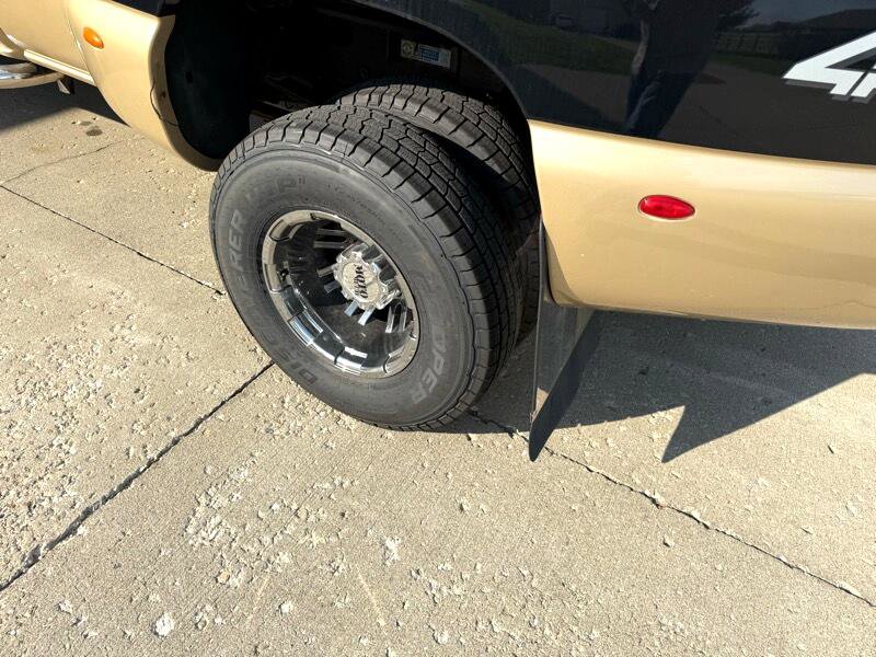 Used 2005 GMC Sierra 3500 SLT w/ Heavy-Duty Power Package image 24