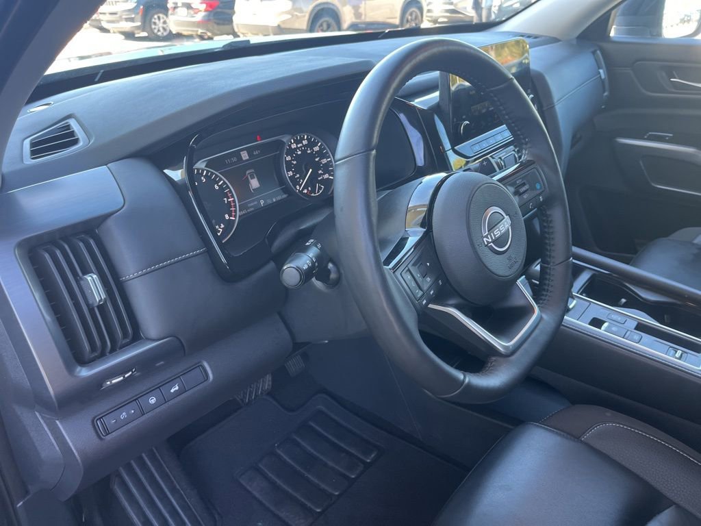 Used 2024 Nissan Pathfinder SL image 9