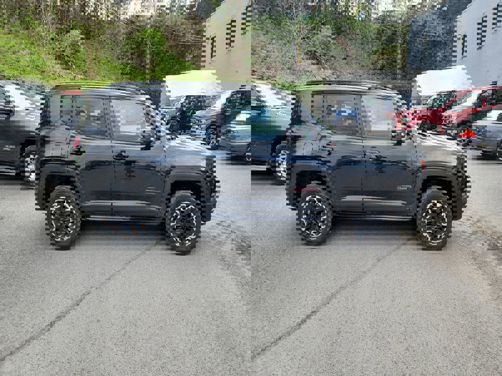 Used 2017 Jeep Renegade Trailhawk image 6