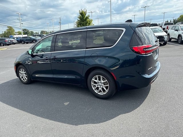 Used 2024 Chrysler Pacifica Touring-L FWD image 14