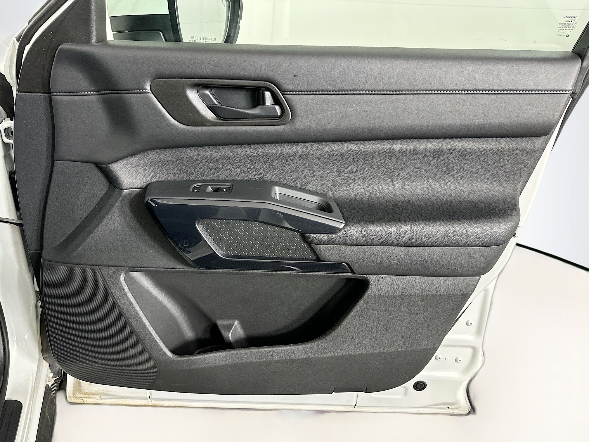 Used 2025 Nissan Pathfinder SV image 33