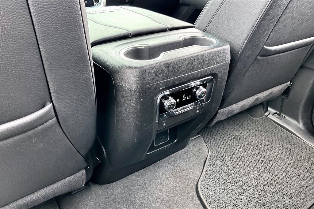 Used 2025 GMC Yukon XL Denali AWD/4WD image 23