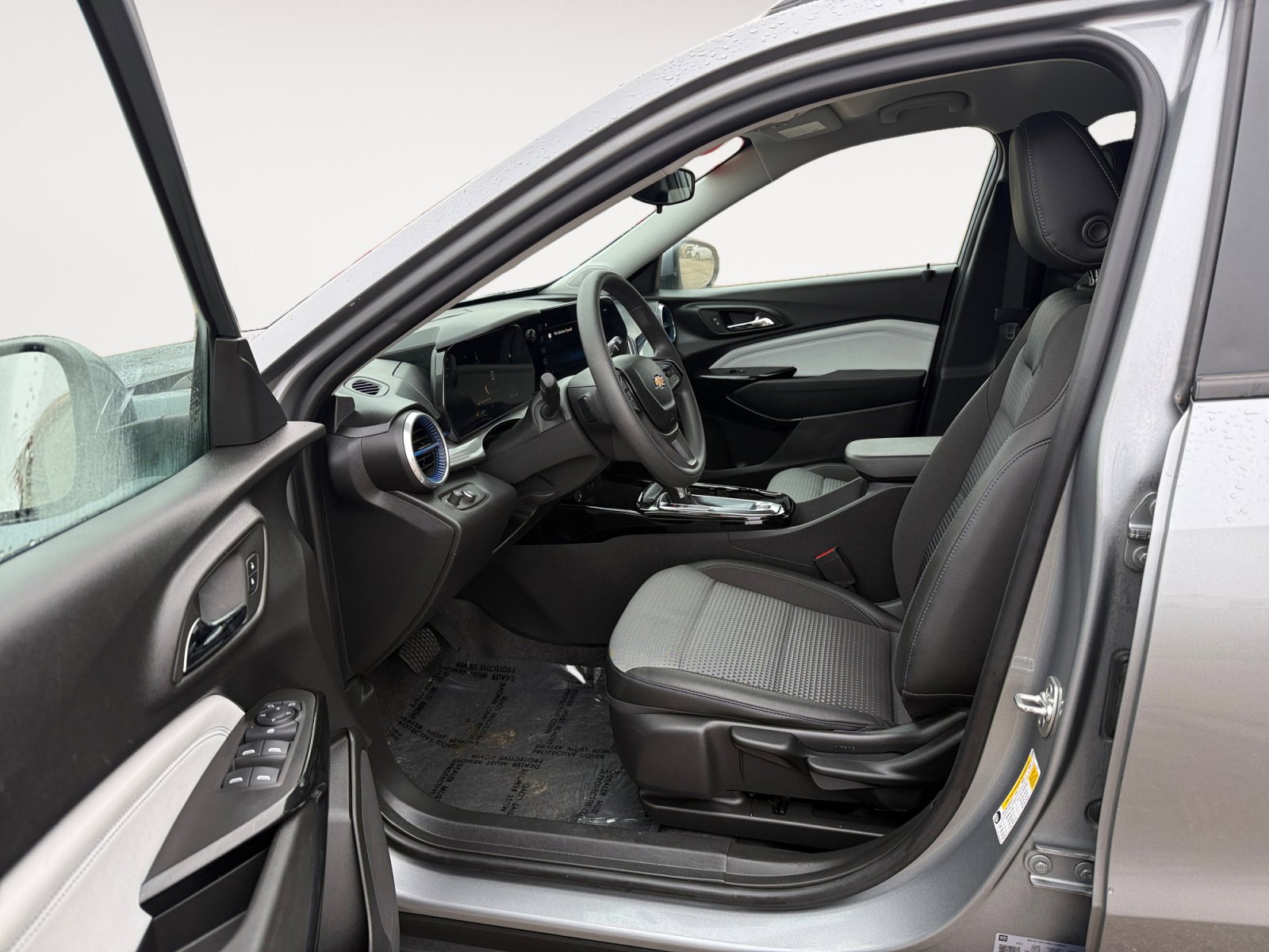 Used 2024 Chevrolet Trax LT image 9