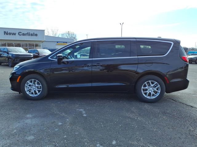 New 2026 Chrysler Pacifica Select image 4