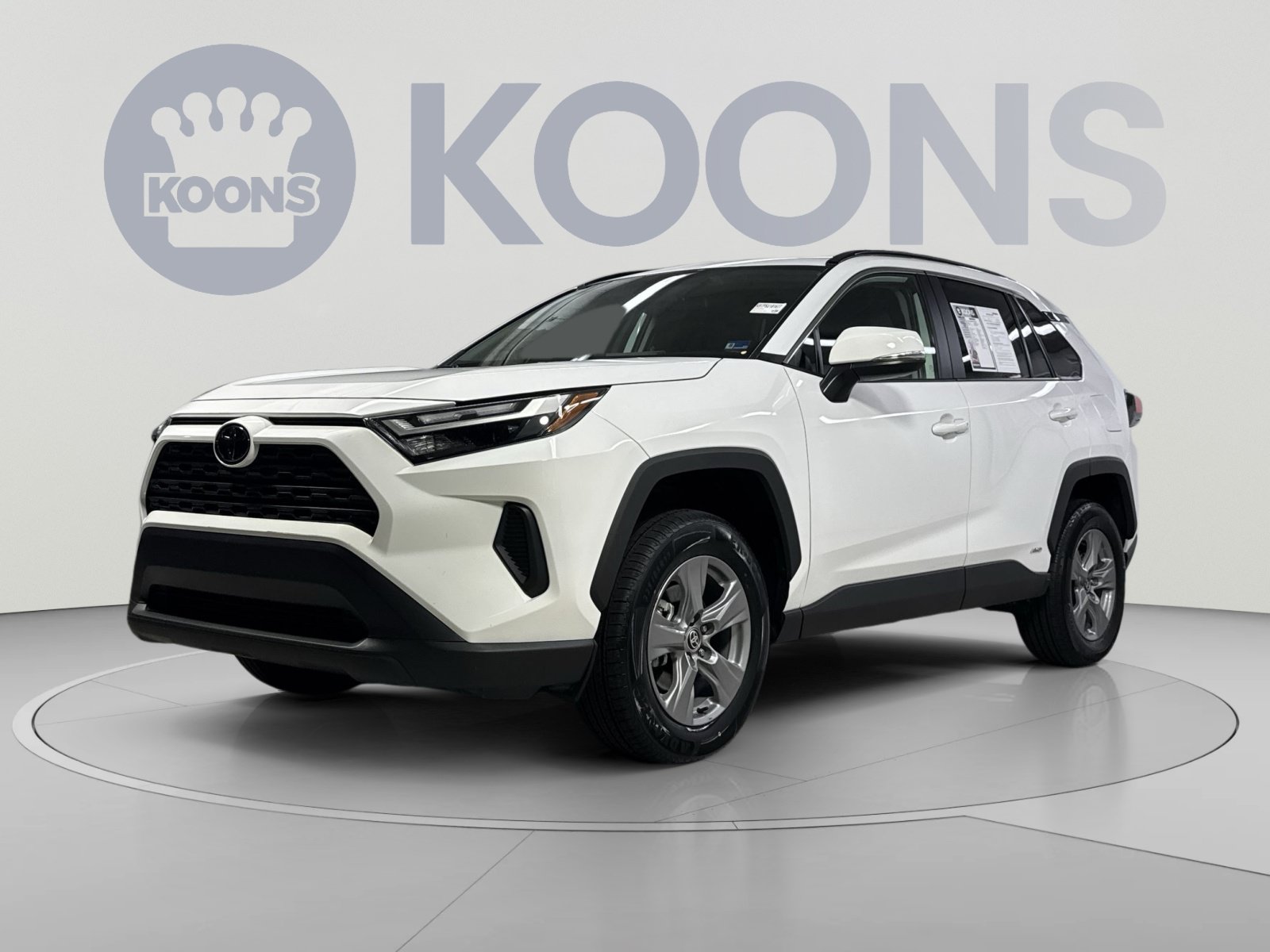 Used 2025 Toyota RAV4 XLE AWD/4WD image 1