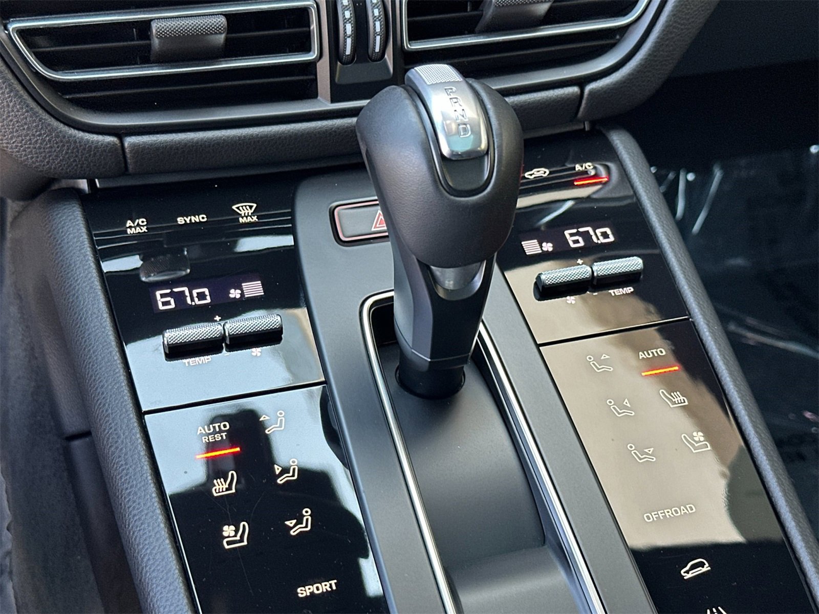 Used 2025 Porsche Macan image 25