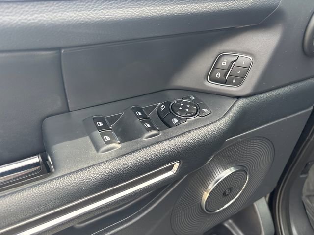 Used 2023 Ford Expedition Limited image 22