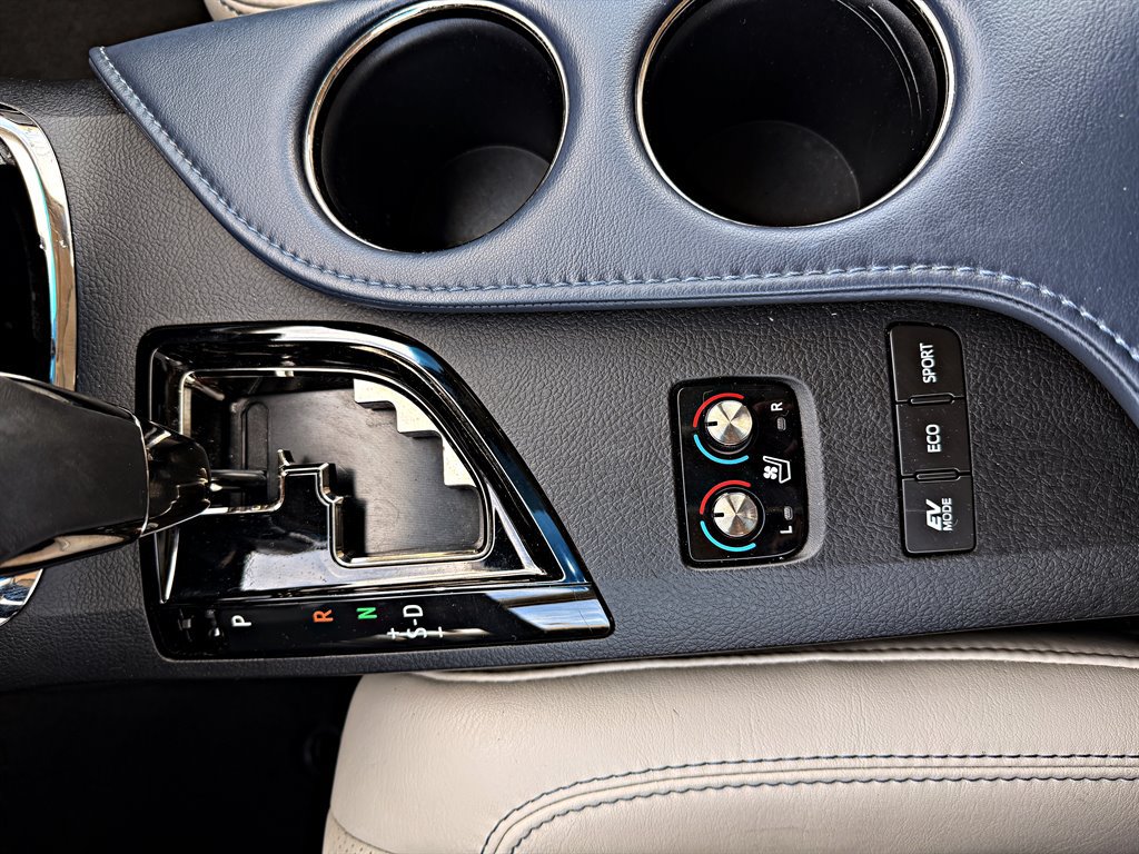 Used 2013 Toyota Avalon Limited FWD image 20