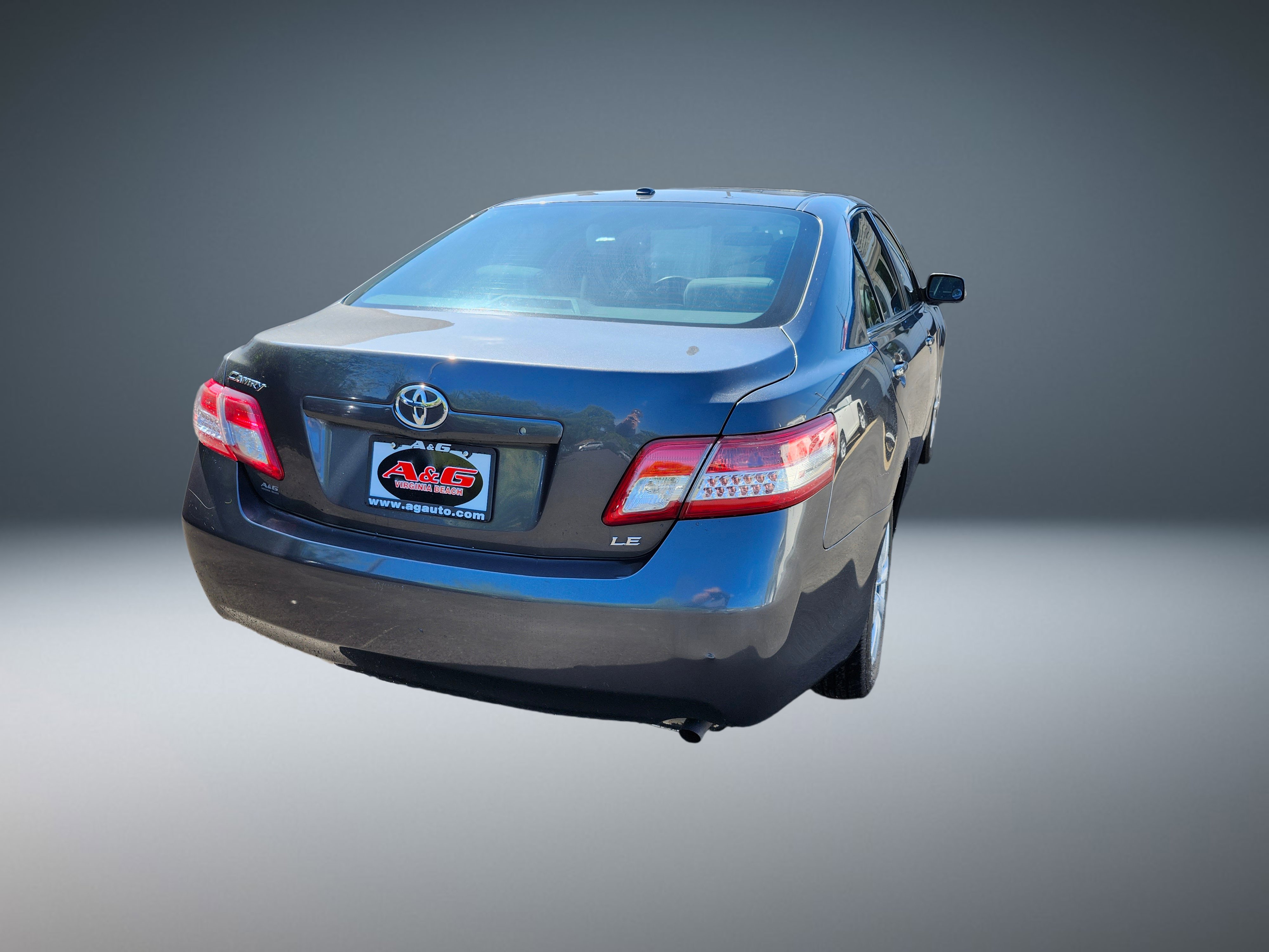 Used 2011 Toyota Camry LE FWD image 3
