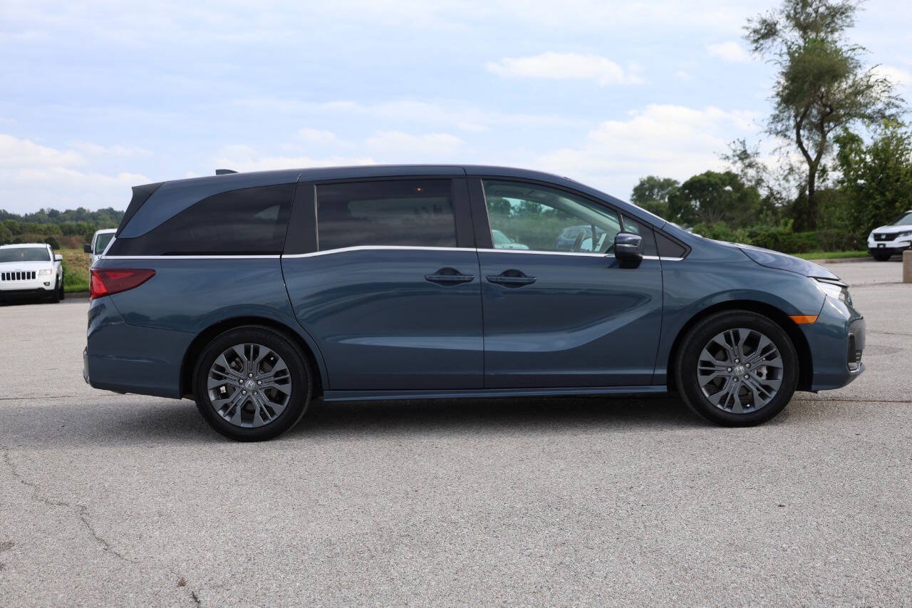 Used 2025 Honda Odyssey Touring image 7