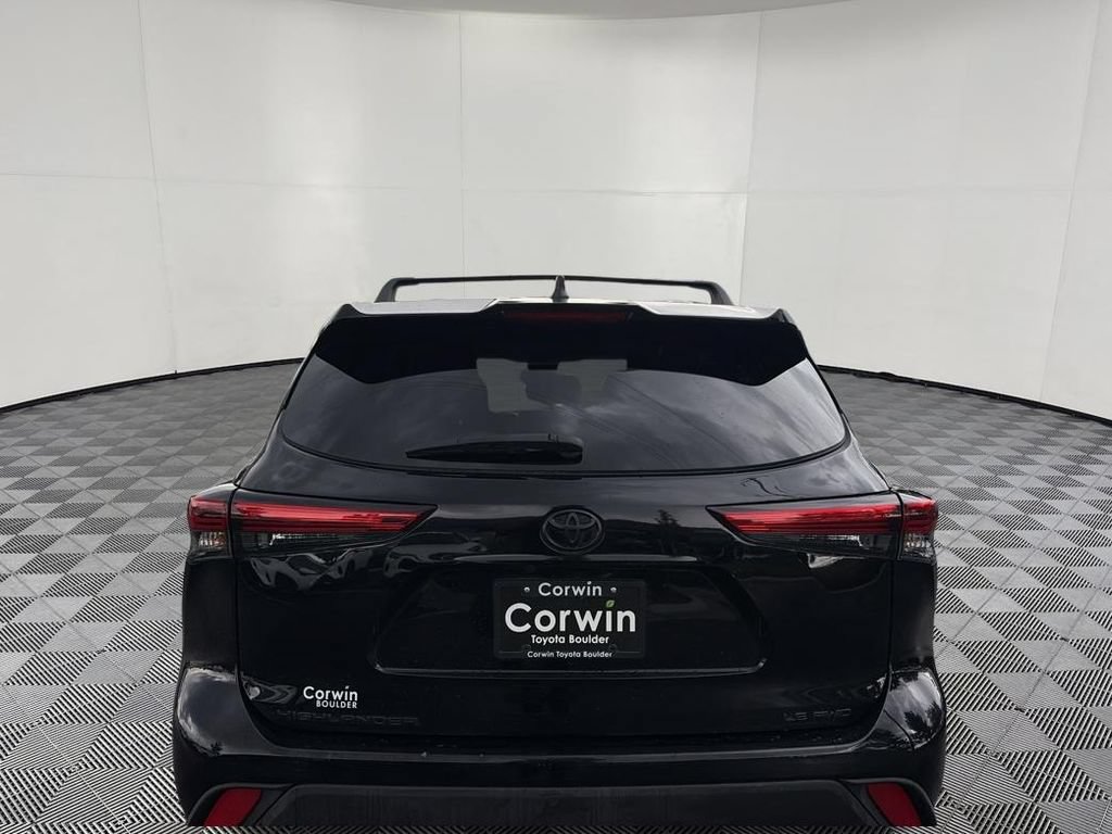 Used 2022 Toyota Highlander LE AWD/4WD image 8