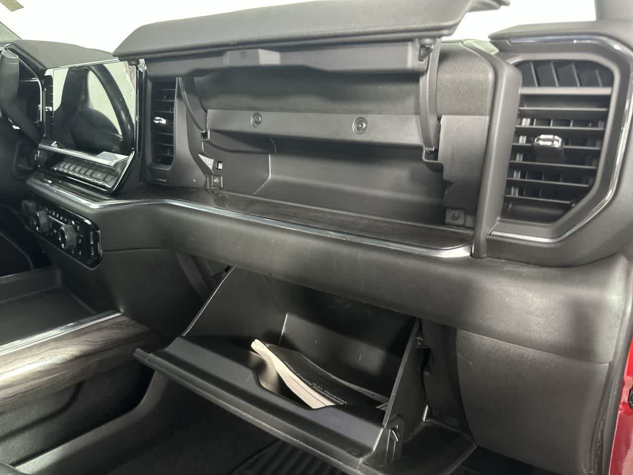 Used 2025 Chevrolet Silverado 3500 LTZ w/ LTZ Convenience Package AWD/4WD image 26