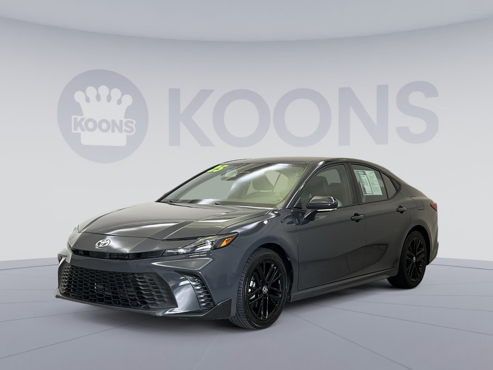 Used 2025 Toyota Camry SE FWD image 4