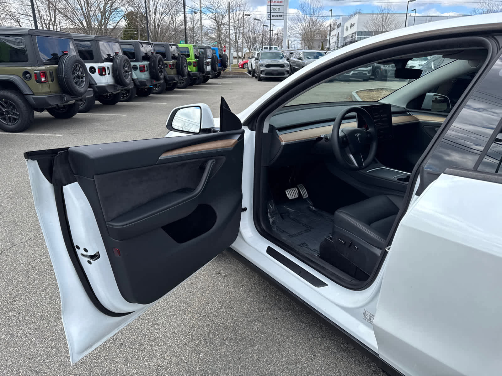 Used 2025 Tesla Model Y Performance image 11