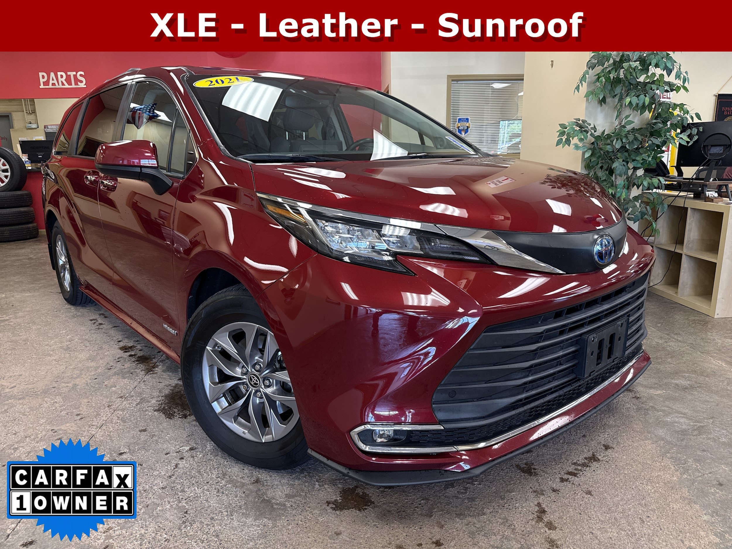 Used 2021 Toyota Sienna XLE w/ XLE Plus Package FWD image 1