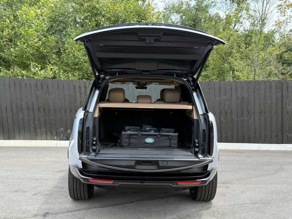 New 2025 Land Rover Range Rover SE image 5