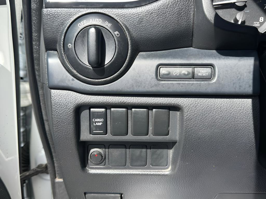 Used 2022 Nissan Titan S image 27