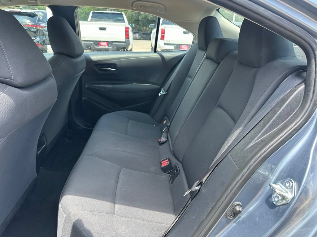 Used 2022 Toyota Corolla LE FWD image 2