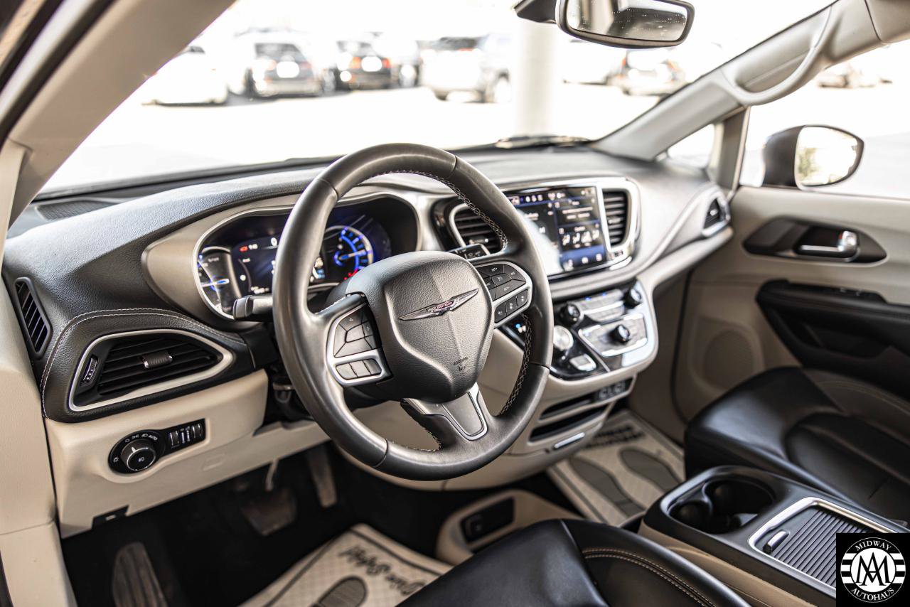 Used 2023 Chrysler Pacifica Touring-L FWD image 15