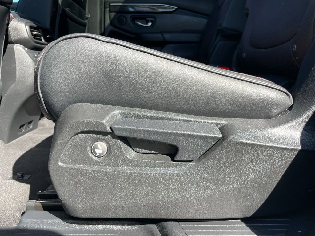 Certified 2025 Honda Pilot Black Edition image 42