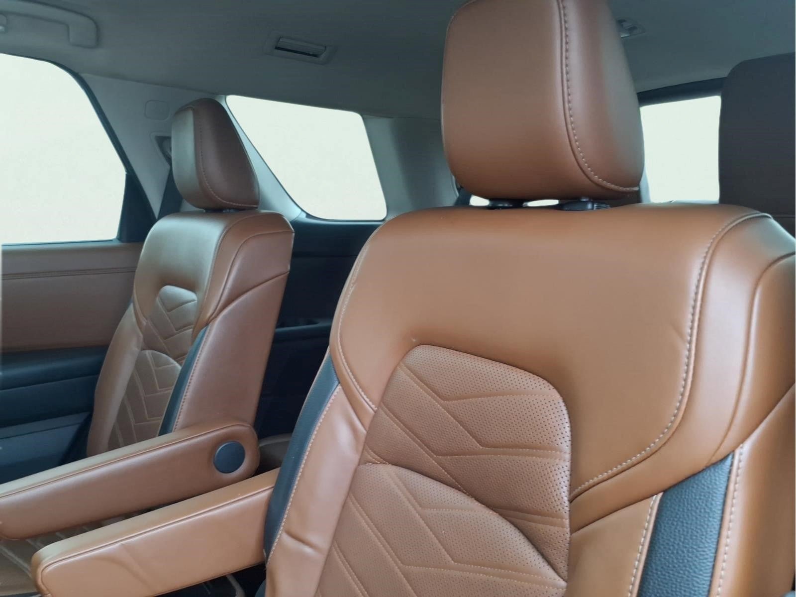 Used 2023 Nissan Pathfinder Platinum AWD/4WD image 13