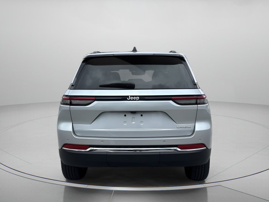 Used 2025 Jeep Grand Cherokee Laredo X w/ Luxury Tech Group I RWD image 4