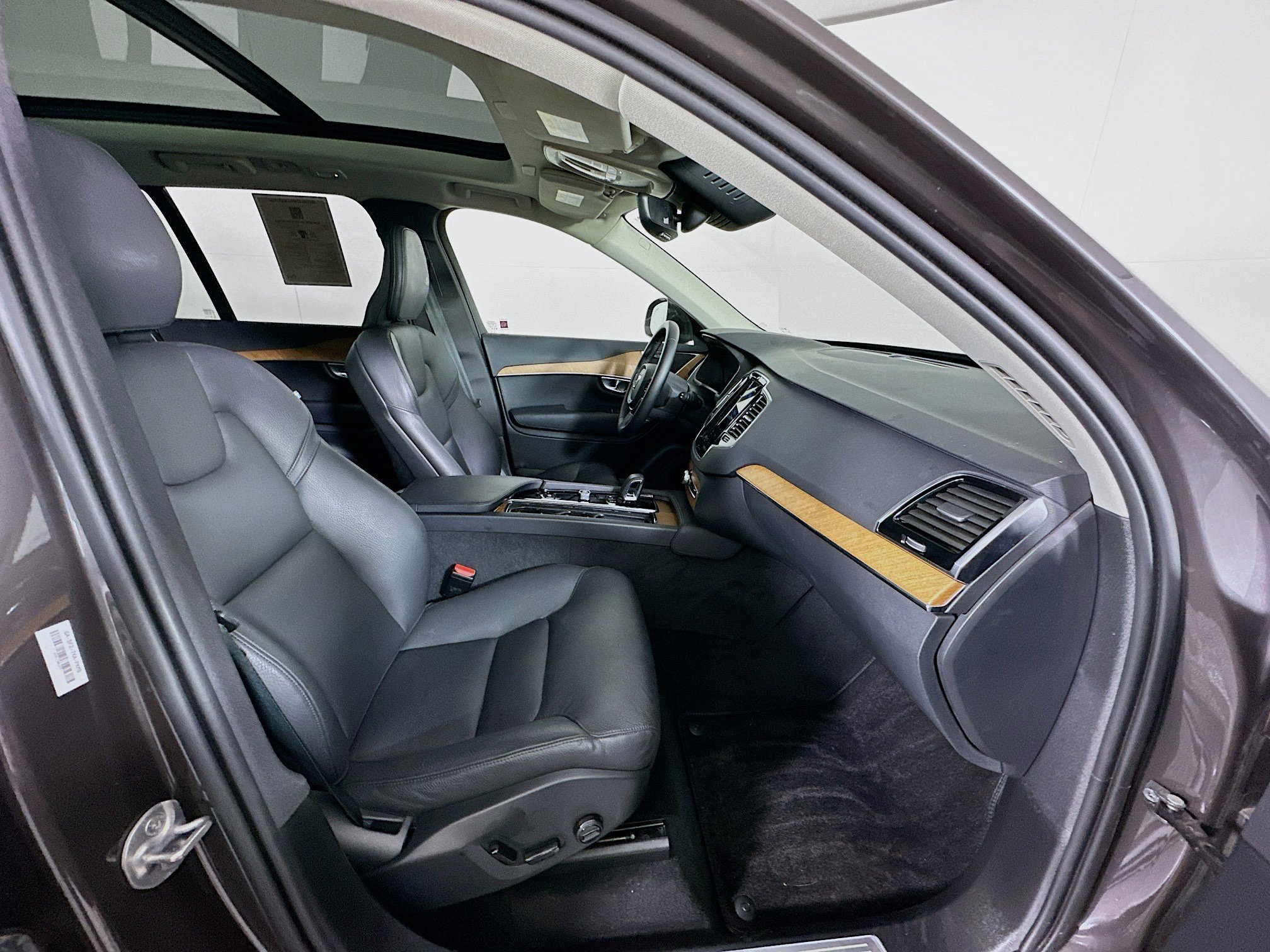 Used 2024 Volvo XC90 B6 Plus image 35