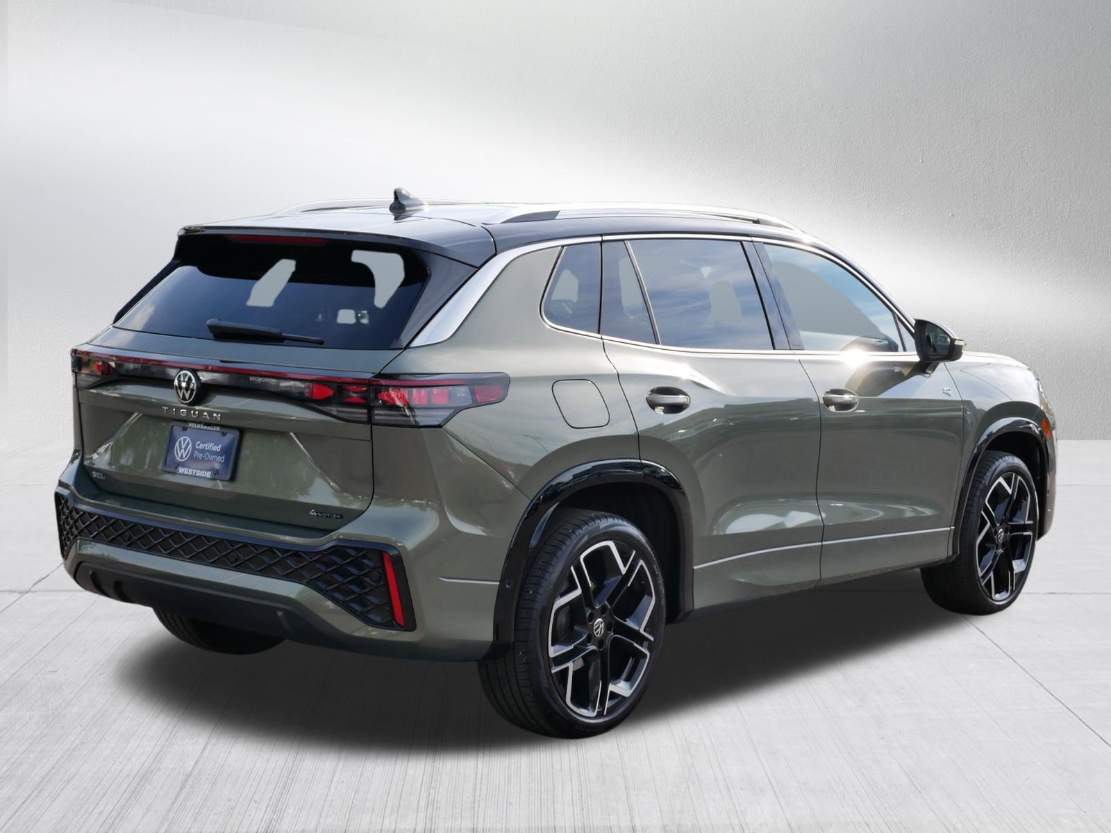 Certified 2025 Volkswagen Tiguan SEL R-Line AWD/4WD image 7