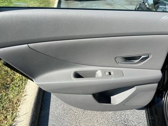 Used 2022 Hyundai Elantra SEL w/ Convenience + Premium Package FWD image 38