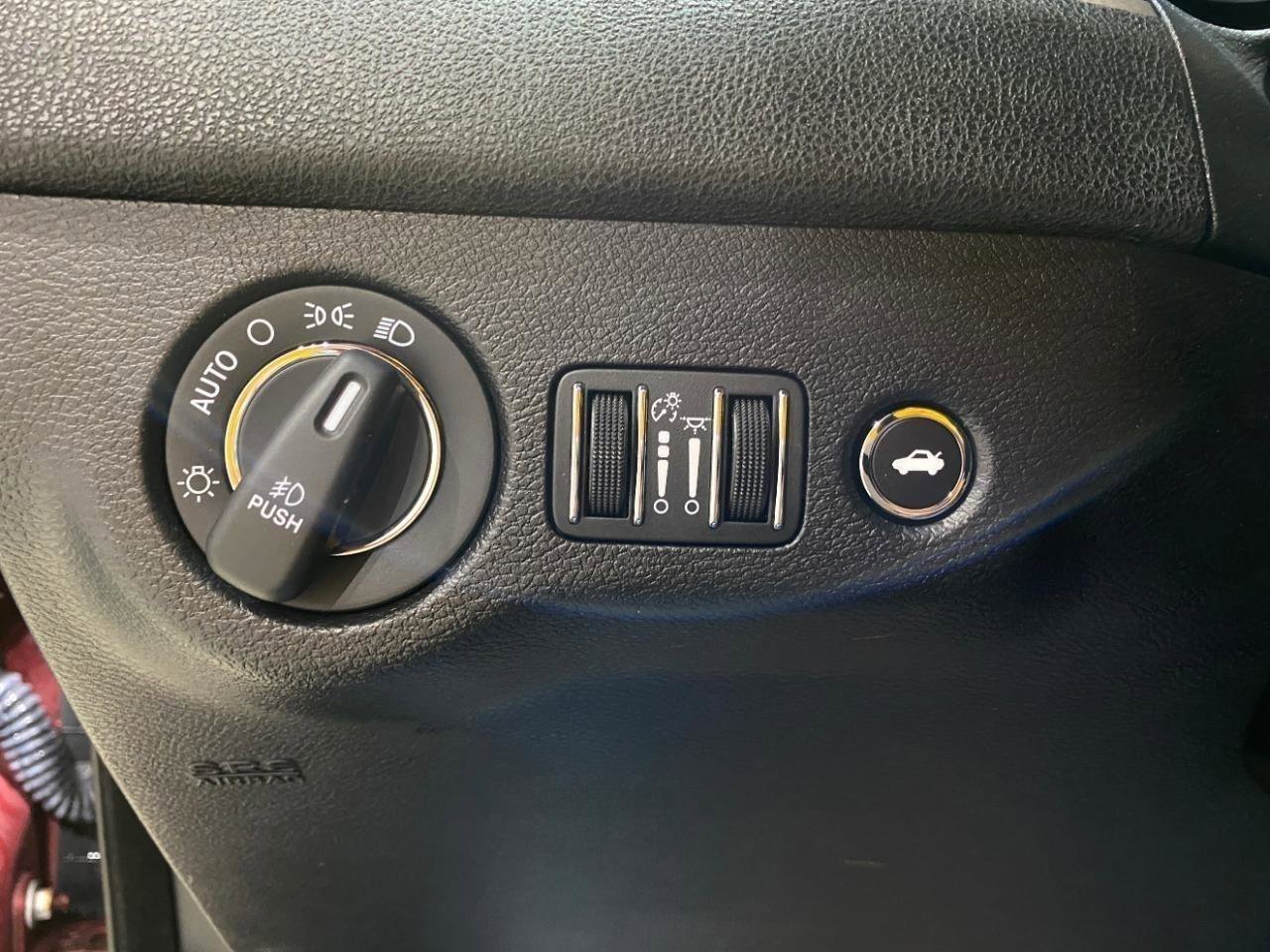 Used 2019 Chrysler 300 S w/ 300S Alloy Edition RWD image 10