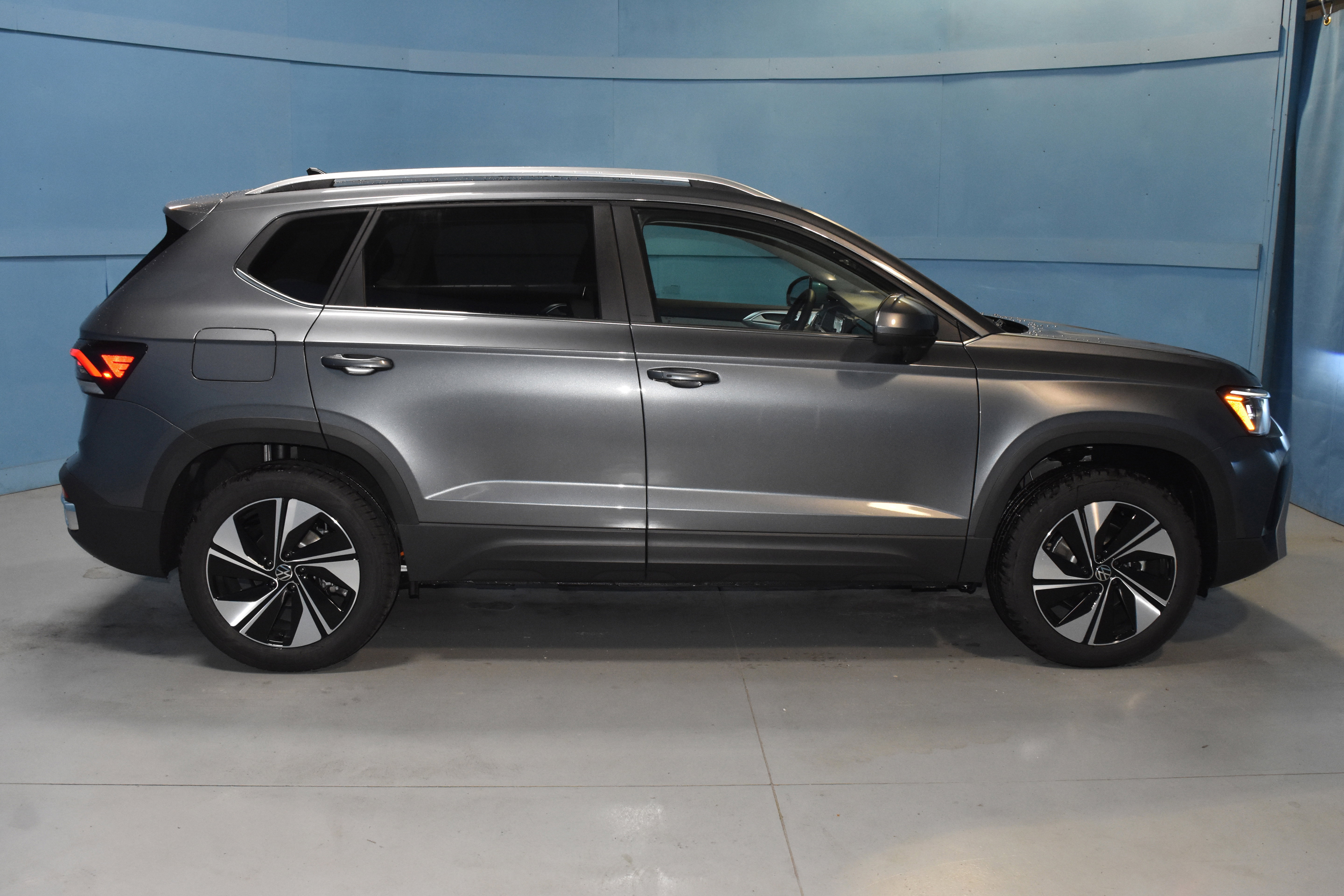 New 2025 Volkswagen Taos SE image 18