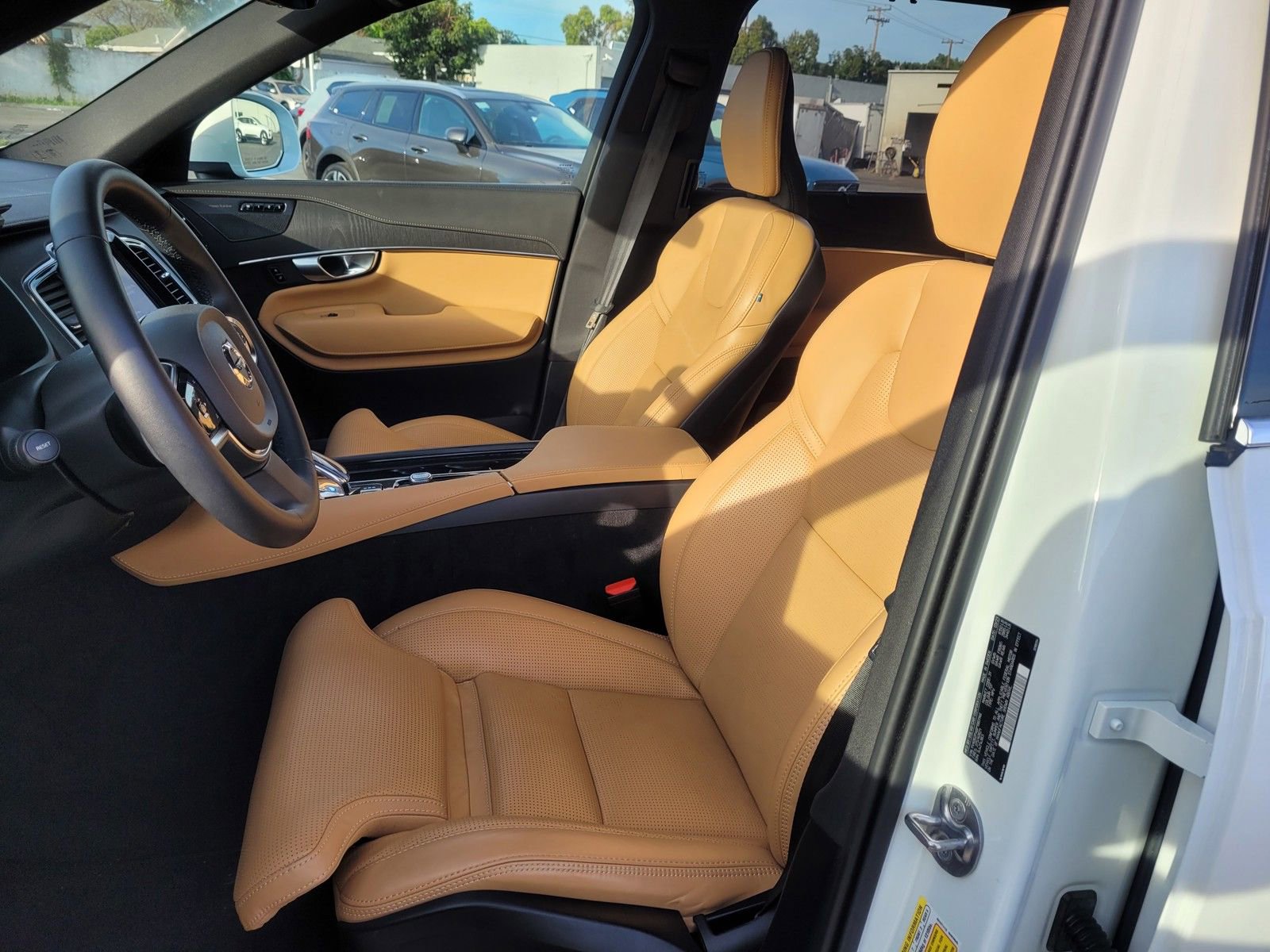 Certified 2023 Volvo XC90 B6 Ultimate w/ Protection Package Premier AWD/4WD image 9