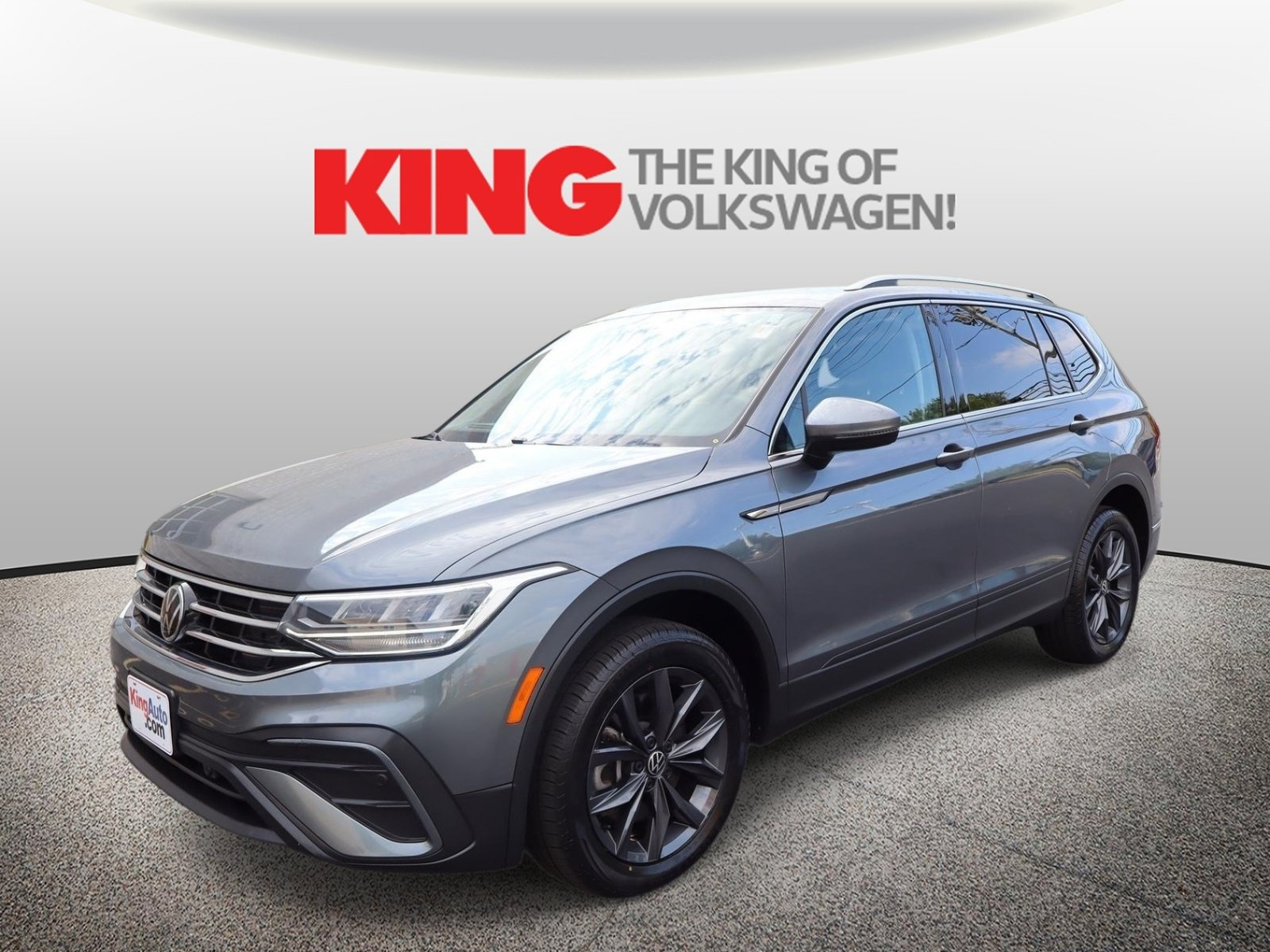Certified 2022 Volkswagen Tiguan SE w/ Panoramic Sunroof Package AWD/4WD image 8