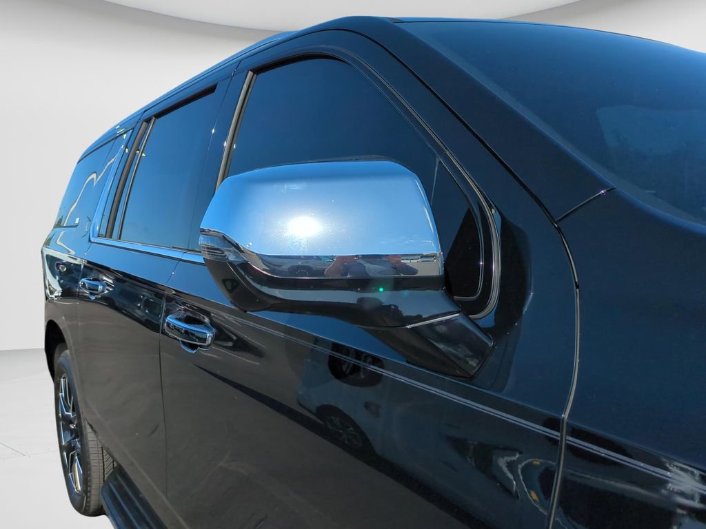 Used 2025 Chevrolet Suburban Premier image 11