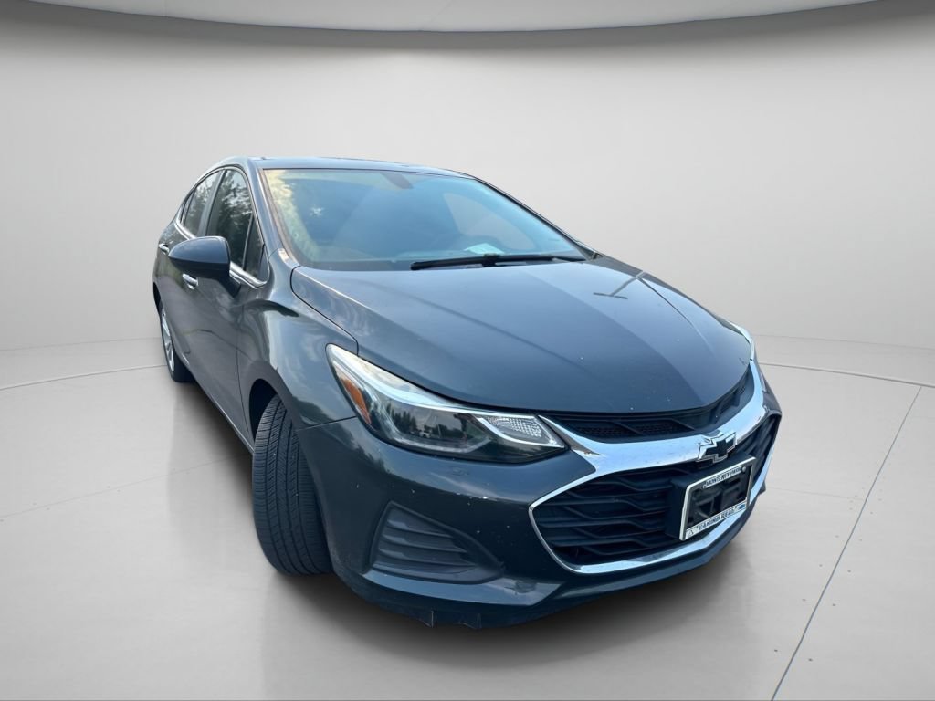 Used 2019 Chevrolet Cruze LT FWD image 2
