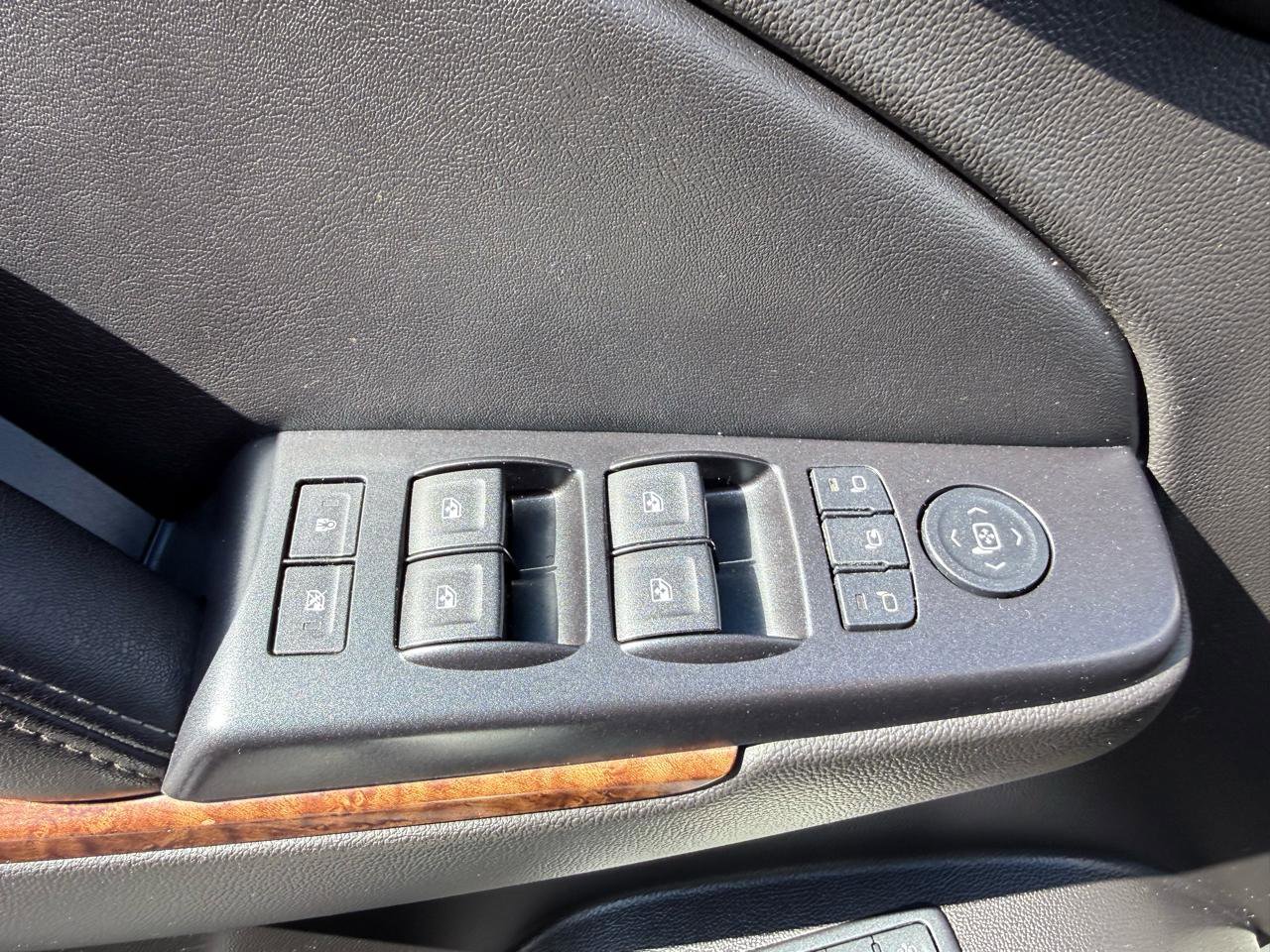 Used 2015 Chevrolet Suburban LTZ image 22