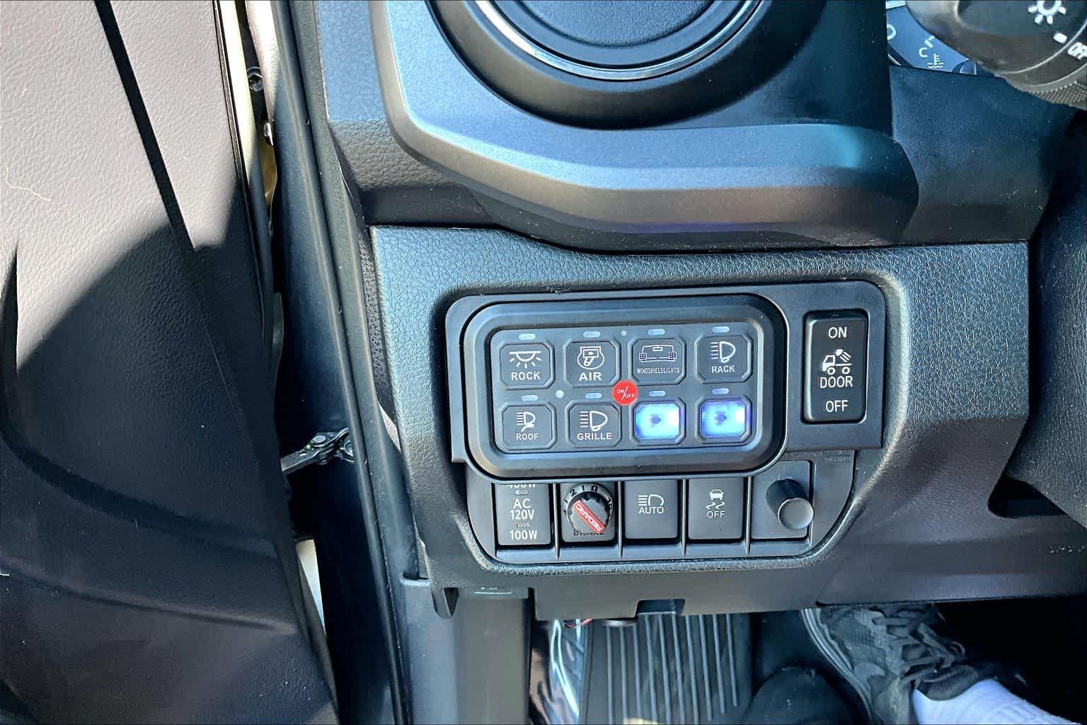 Used 2020 Toyota Tacoma TRD Off-Road w/ Technology Package AWD/4WD image 33