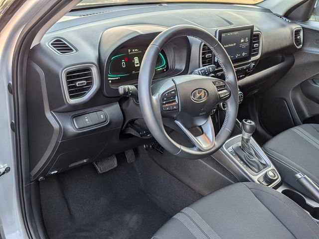 Used 2025 Hyundai Venue SEL image 13