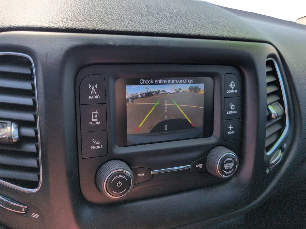 Used 2018 Jeep Compass Latitude FWD image 15