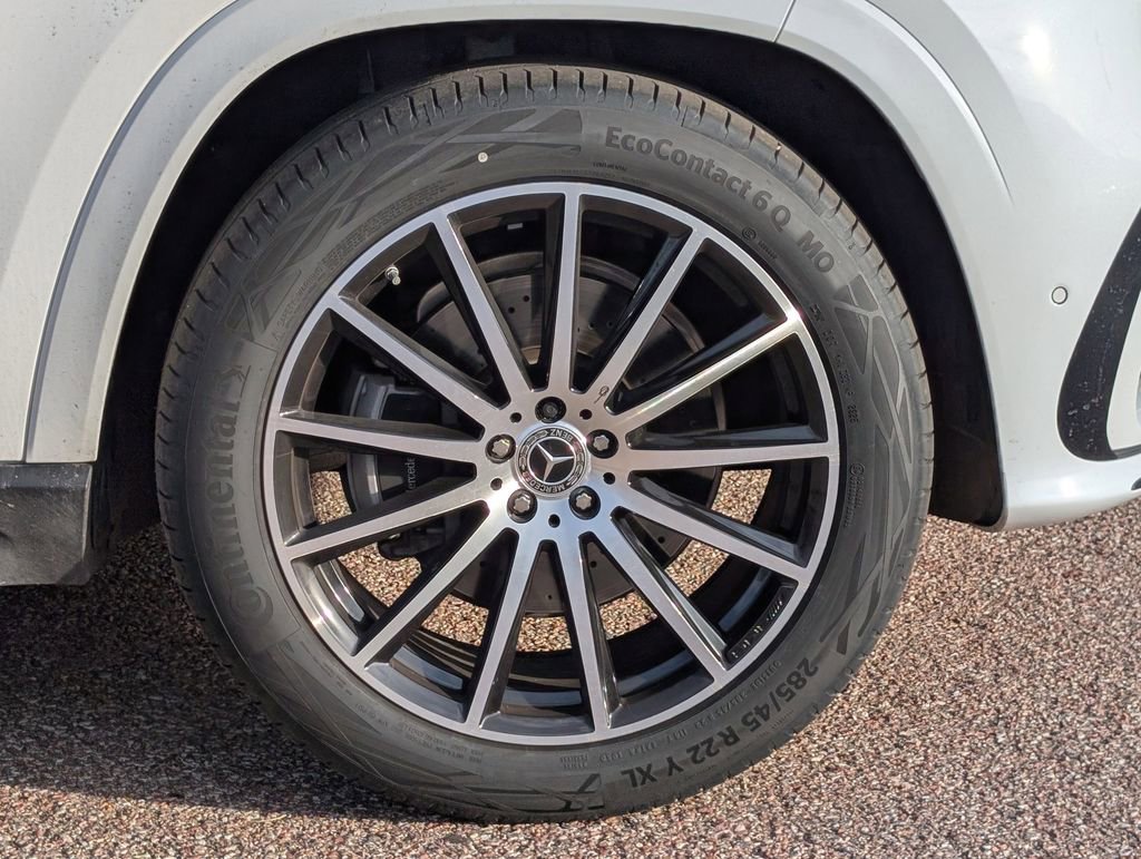 Used 2025 Mercedes-Benz GLS 580 4MATIC image 10